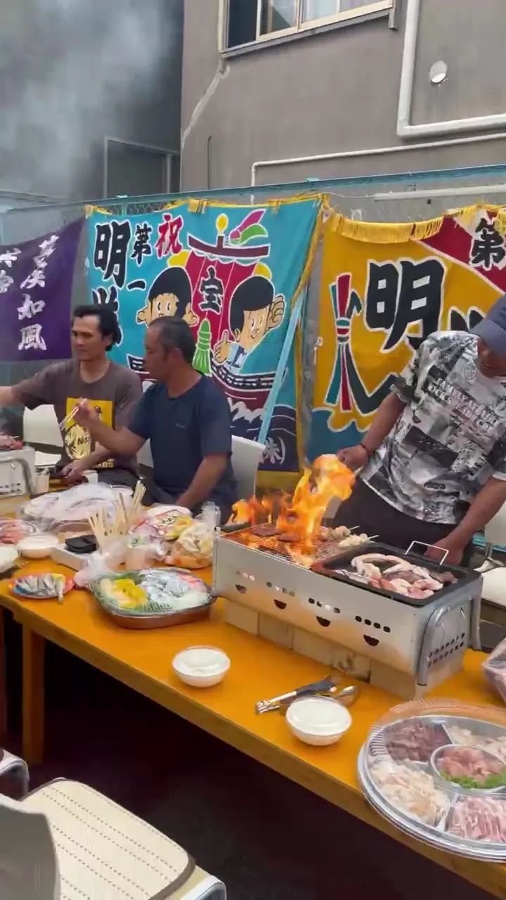 乗組員とのBBQ大会 ① 炎を囲んで